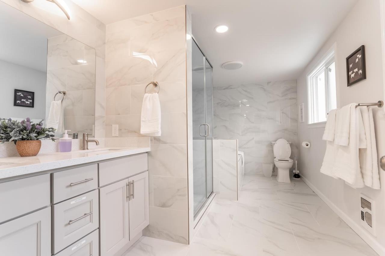 Holiday home Burien's Unit With Spa-inspired Bathroom