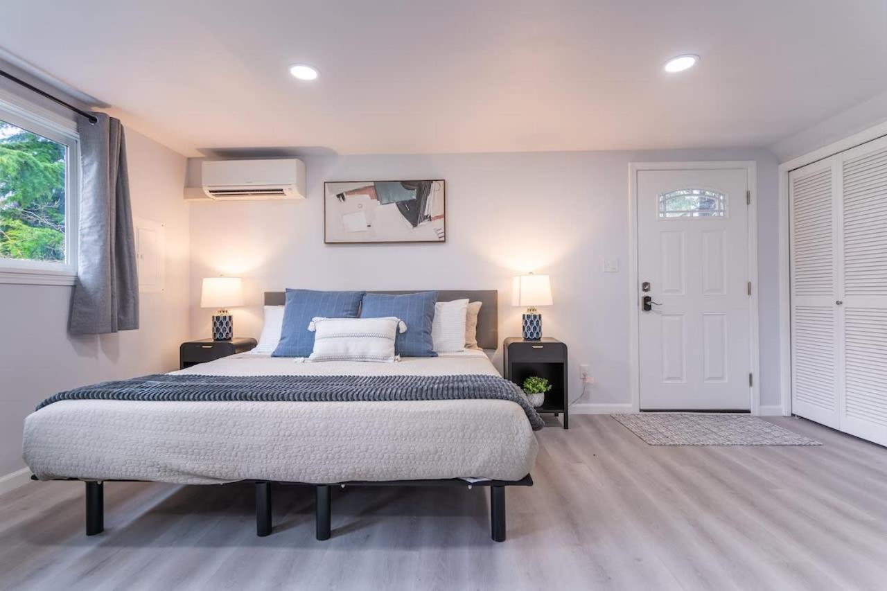Burien's Unit With Spa-inspired Bathroom Holiday home Burien