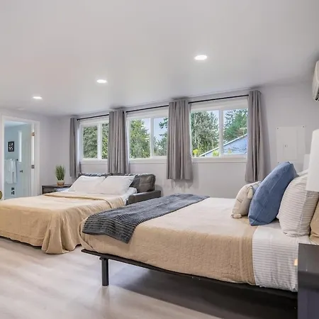 Burien'S Top Unit With Spa-Inspired Bathroom Exterior photo