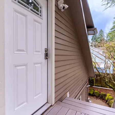 Burien'S Top Unit With Spa-Inspired Bathroom Exterior photo