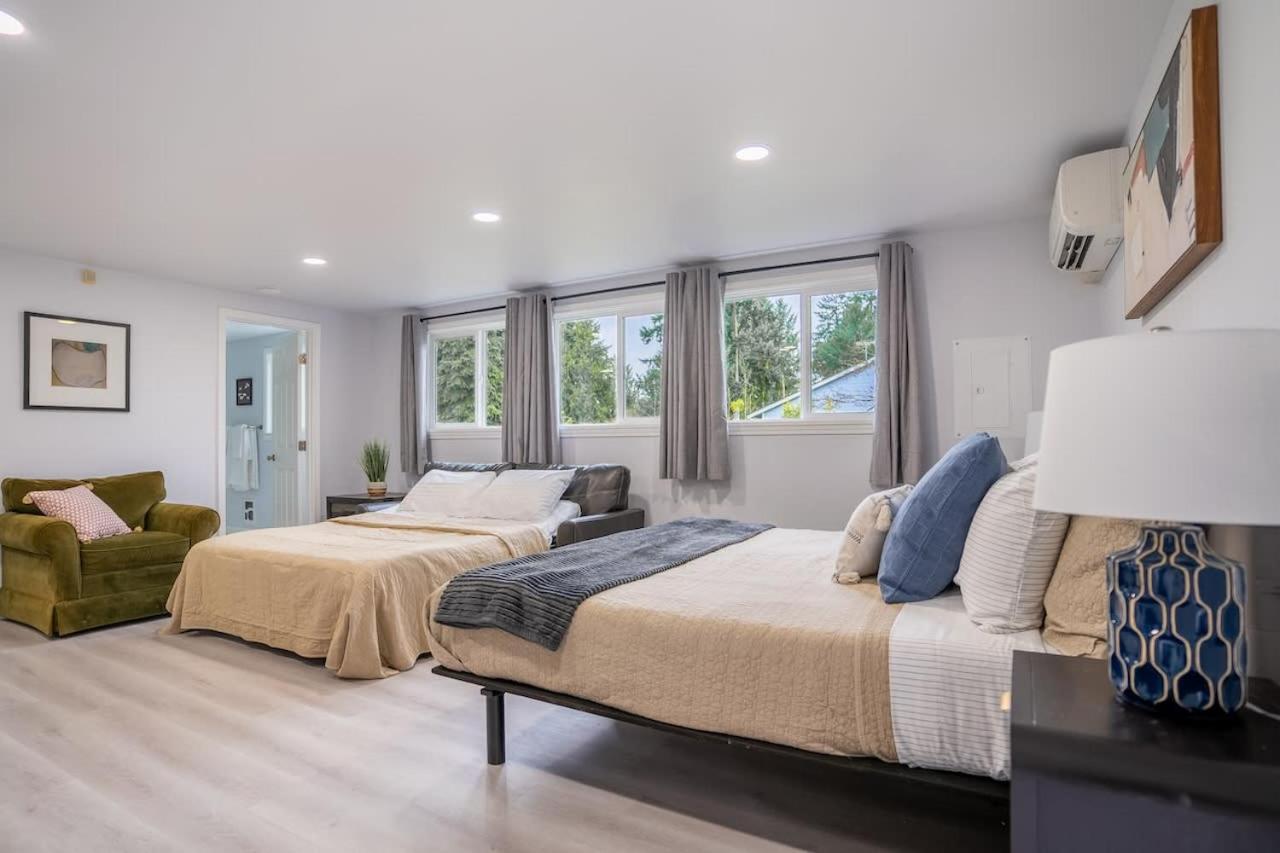 Burien's Unit With Spa-inspired Bathroom * Burien