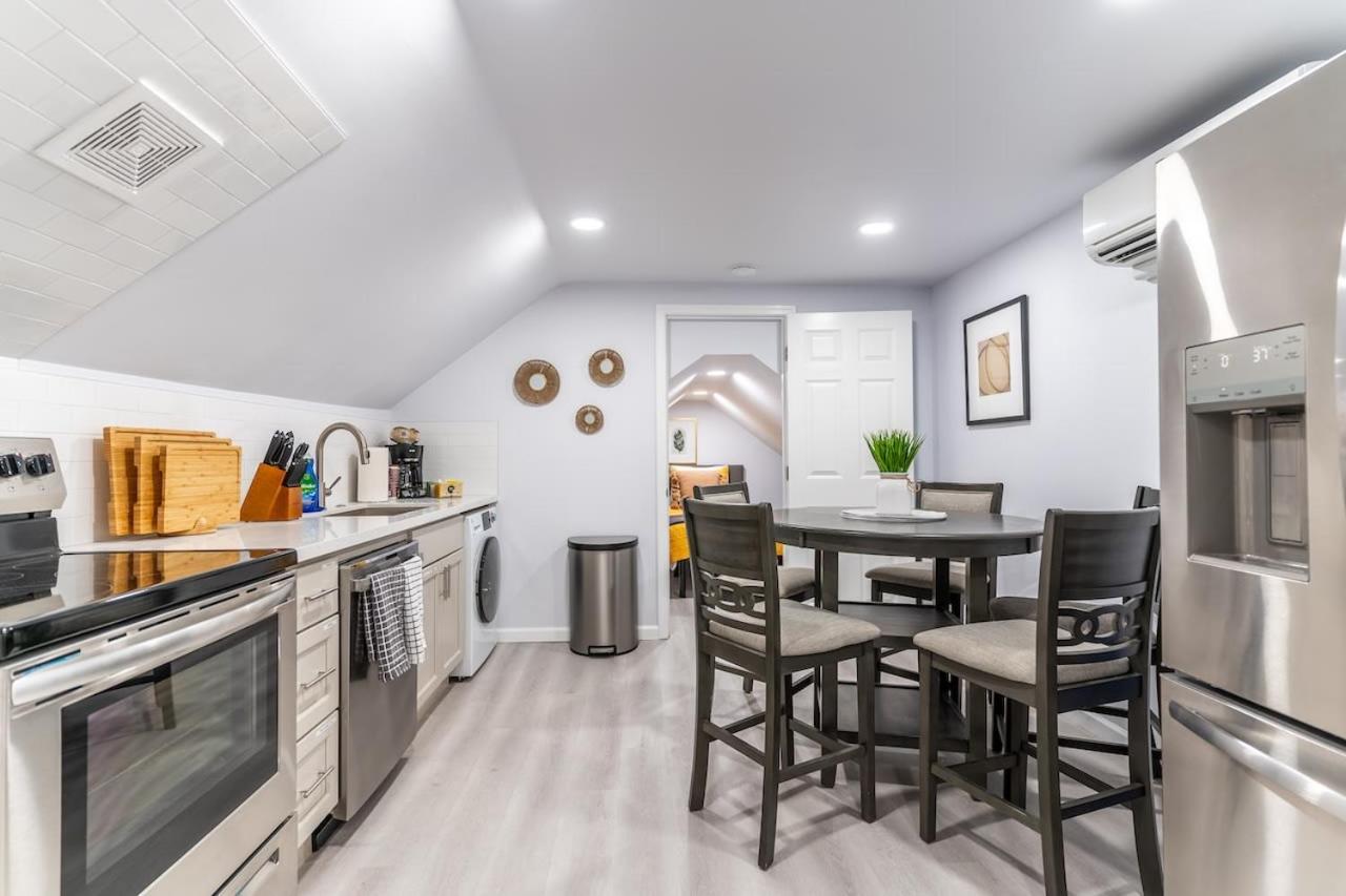 Burien's Unit With Spa-inspired Bathroom Hébergement de vacances *